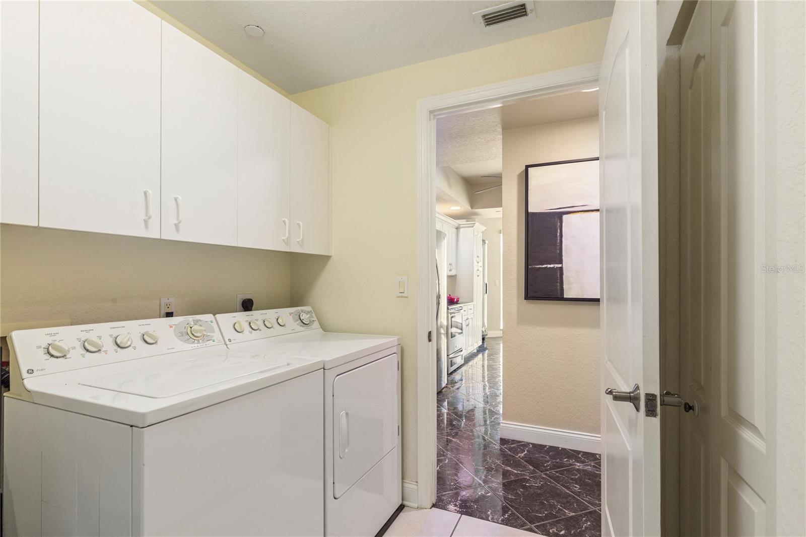 Image 29 of 51 For 1200 Gulf Boulevard 1002