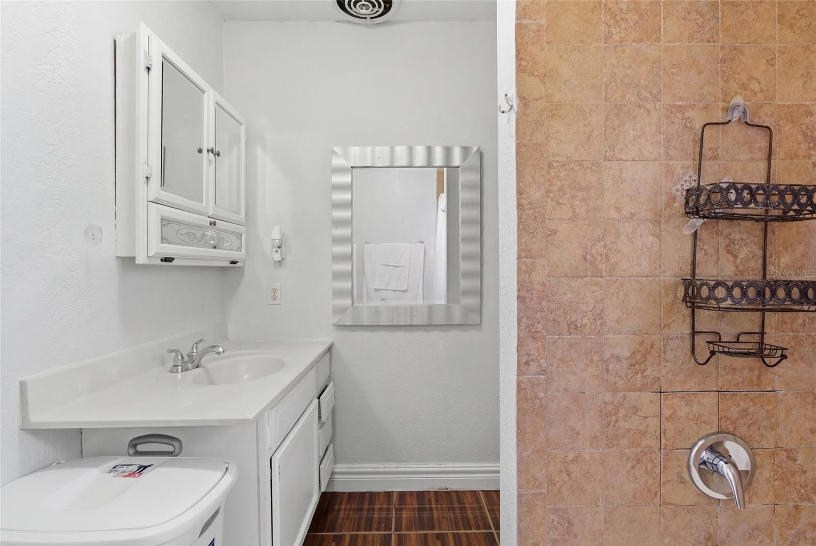 Image 17 of 25 For 4608 Harvey Avenue