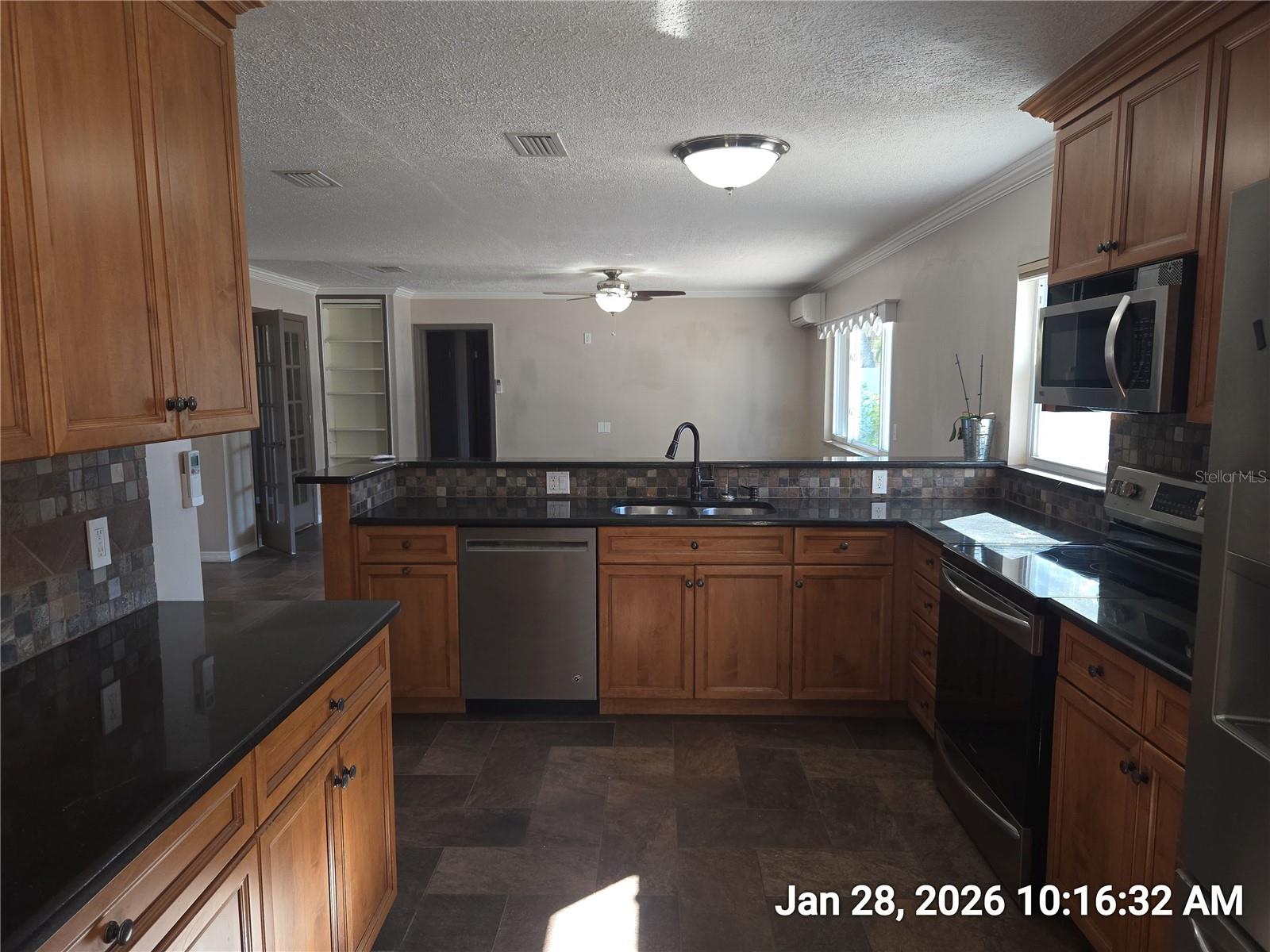 Image 4 of 21 For 1013 Greenbriar Drive