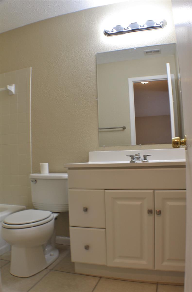 Image 19 of 27 For 9515 Fieldview Circle