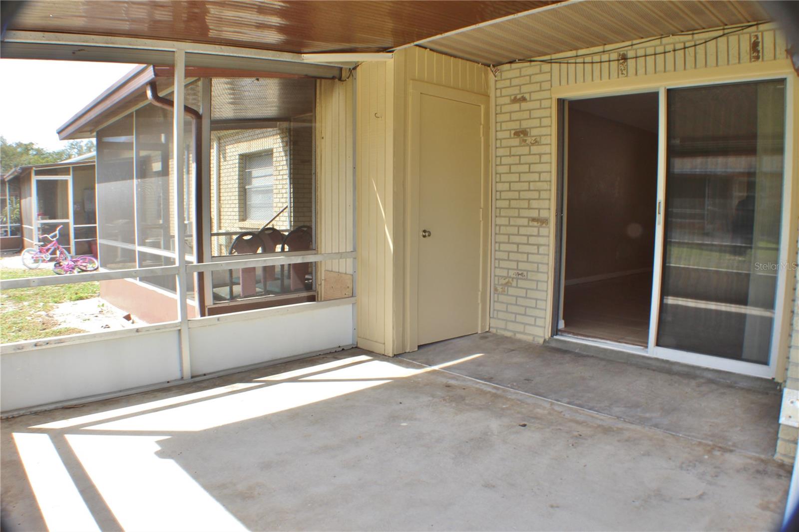 Image 23 of 27 For 9515 Fieldview Circle