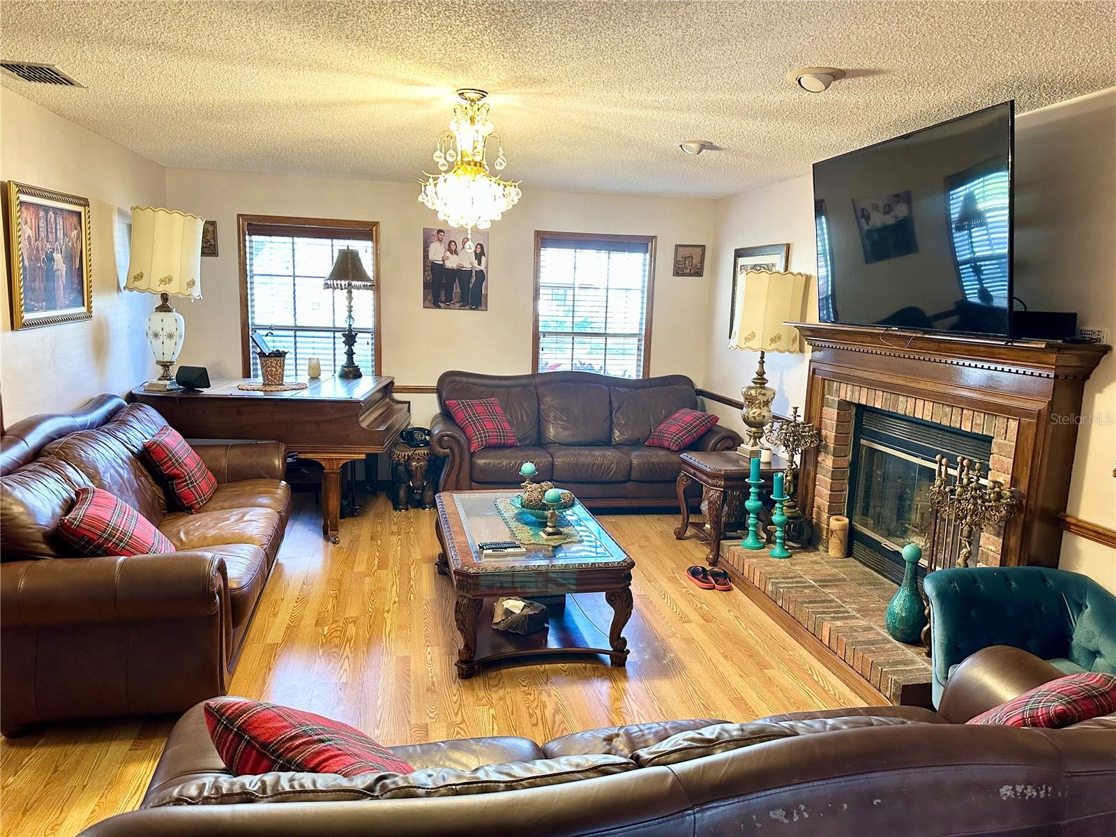 Image 13 of 37 For 8834 Whispering Oaks Trail