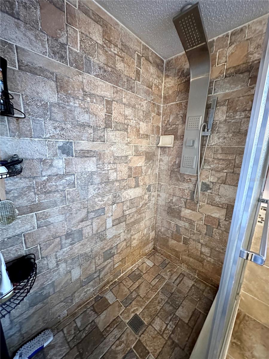 Image 24 of 37 For 8834 Whispering Oaks Trail