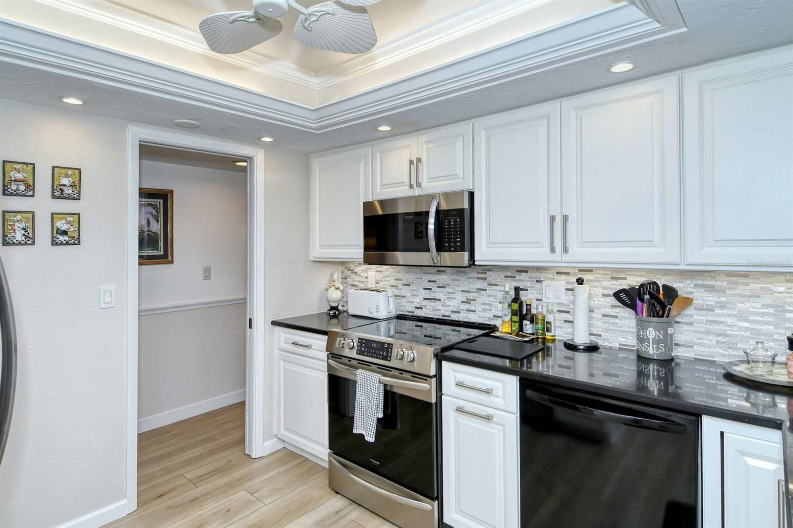 Image 10 of 29 For 6047 Peppertree Way 224