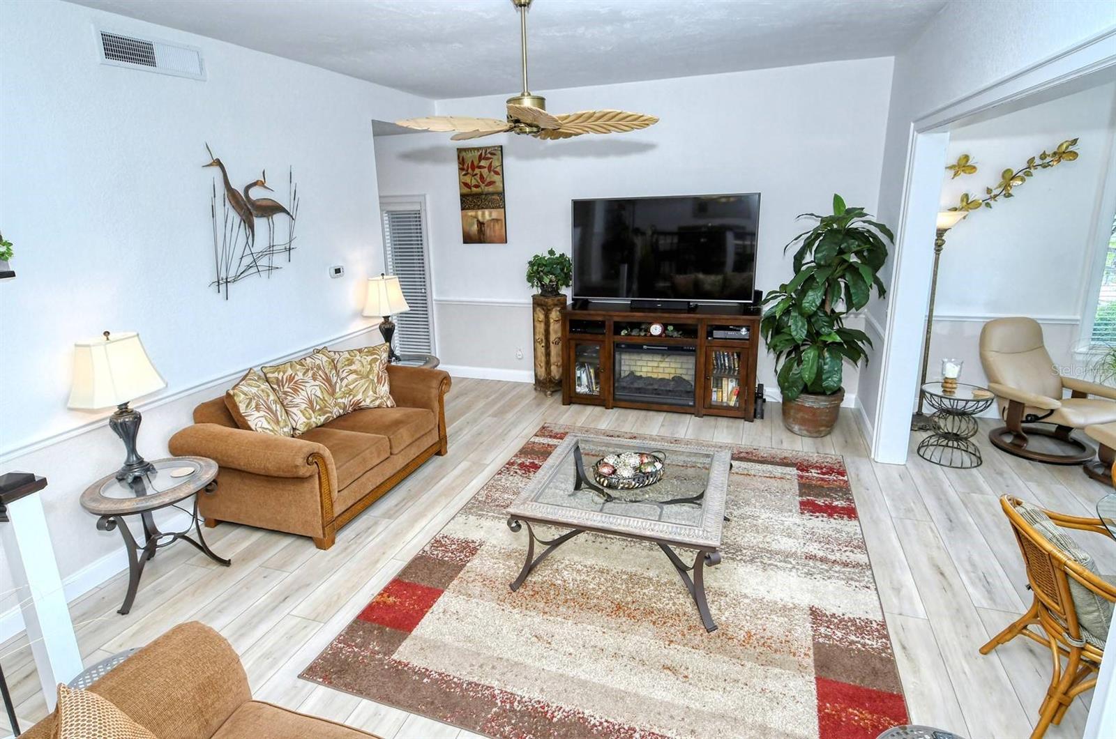 Image 16 of 29 For 6047 Peppertree Way 224