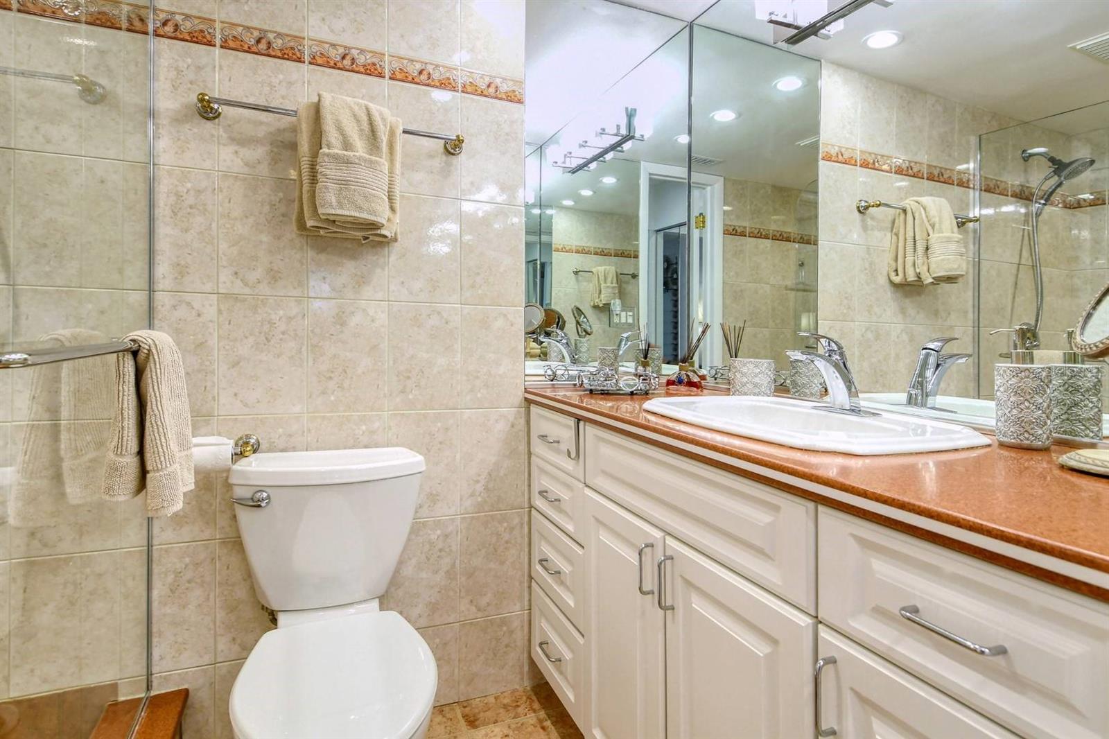 Image 26 of 29 For 6047 Peppertree Way 224