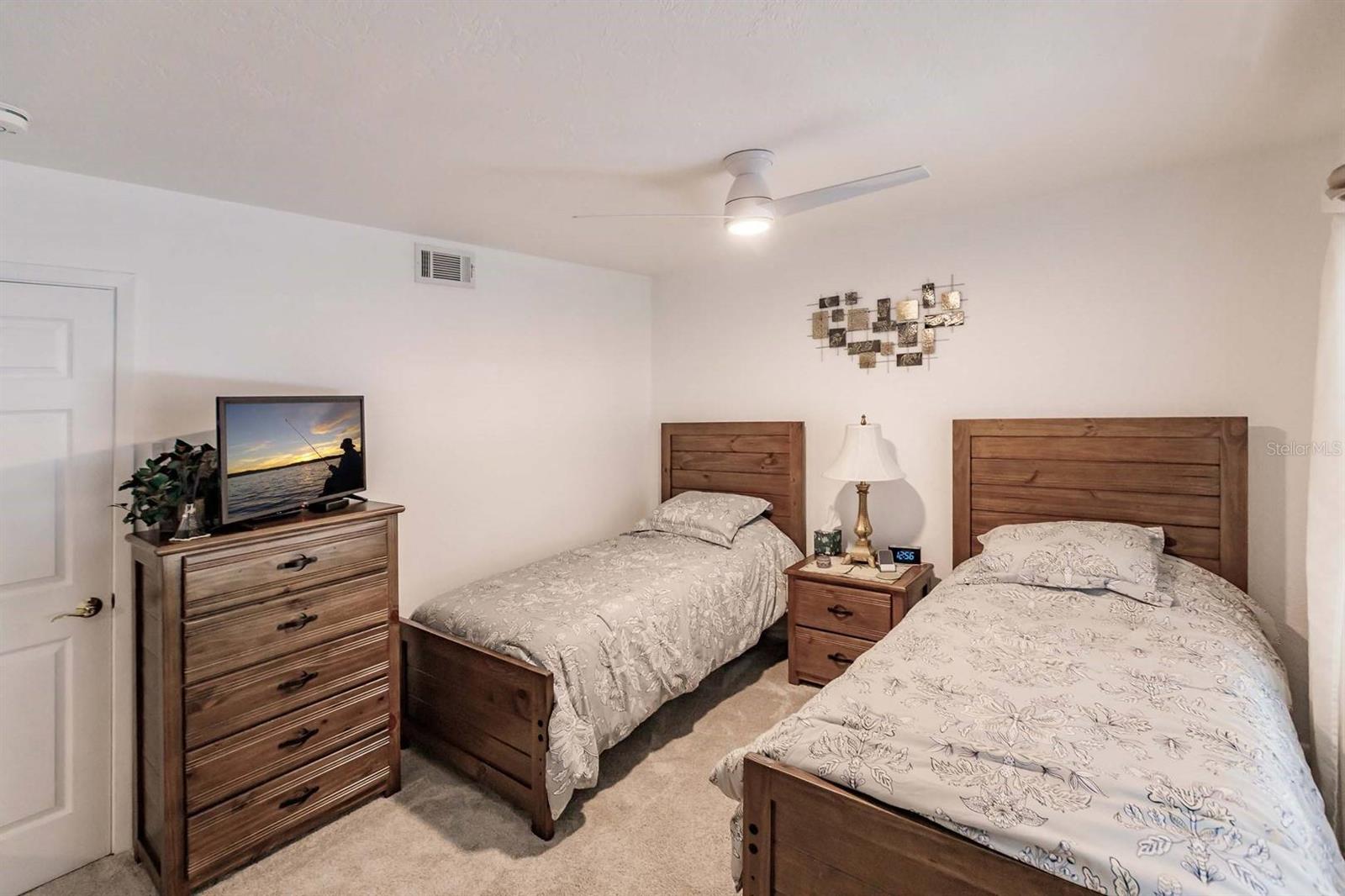 Image 5 of 29 For 6047 Peppertree Way 224