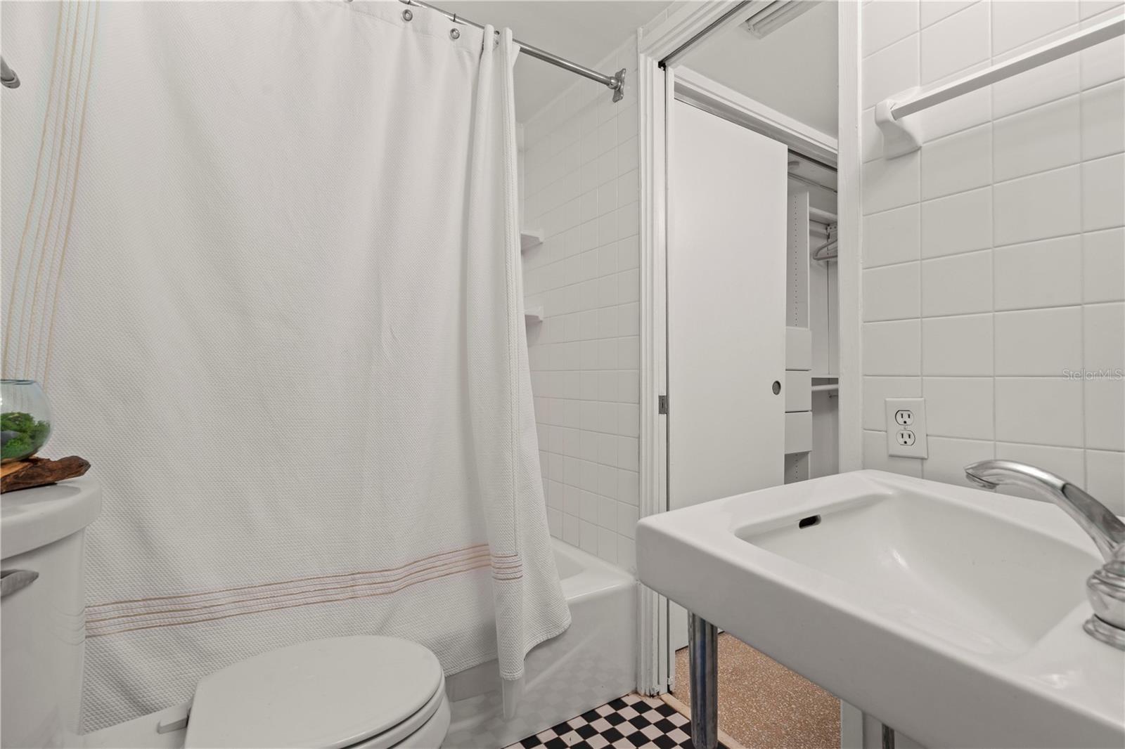 Image 8 of 21 For 3002 Deleon Street