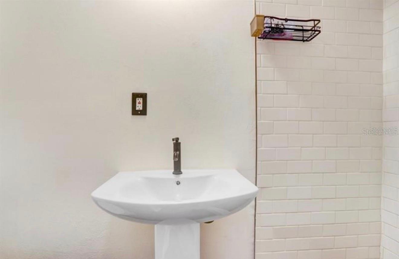 Image 15 of 18 For 9040 Lunar Lane