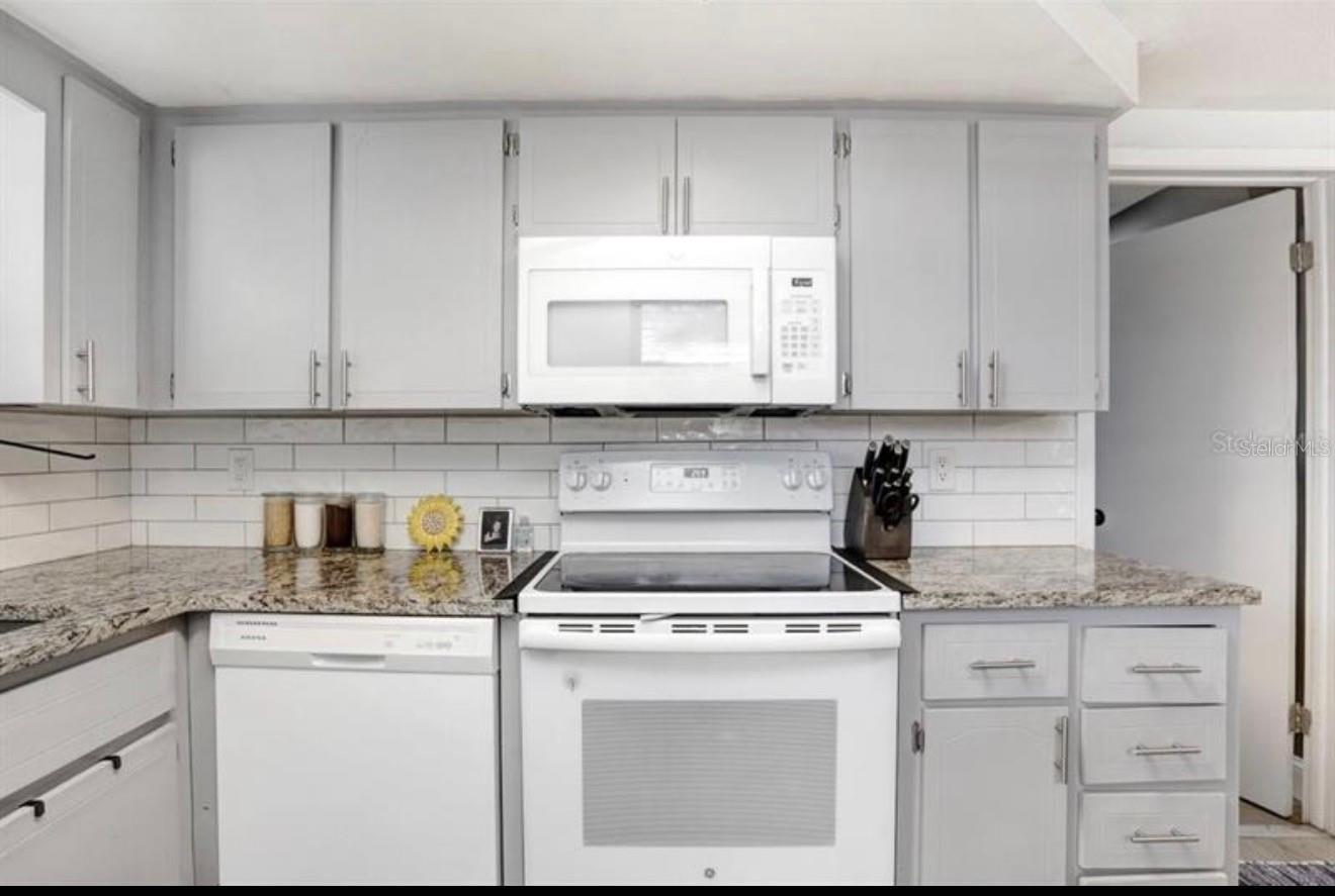 Image 3 of 18 For 9040 Lunar Lane