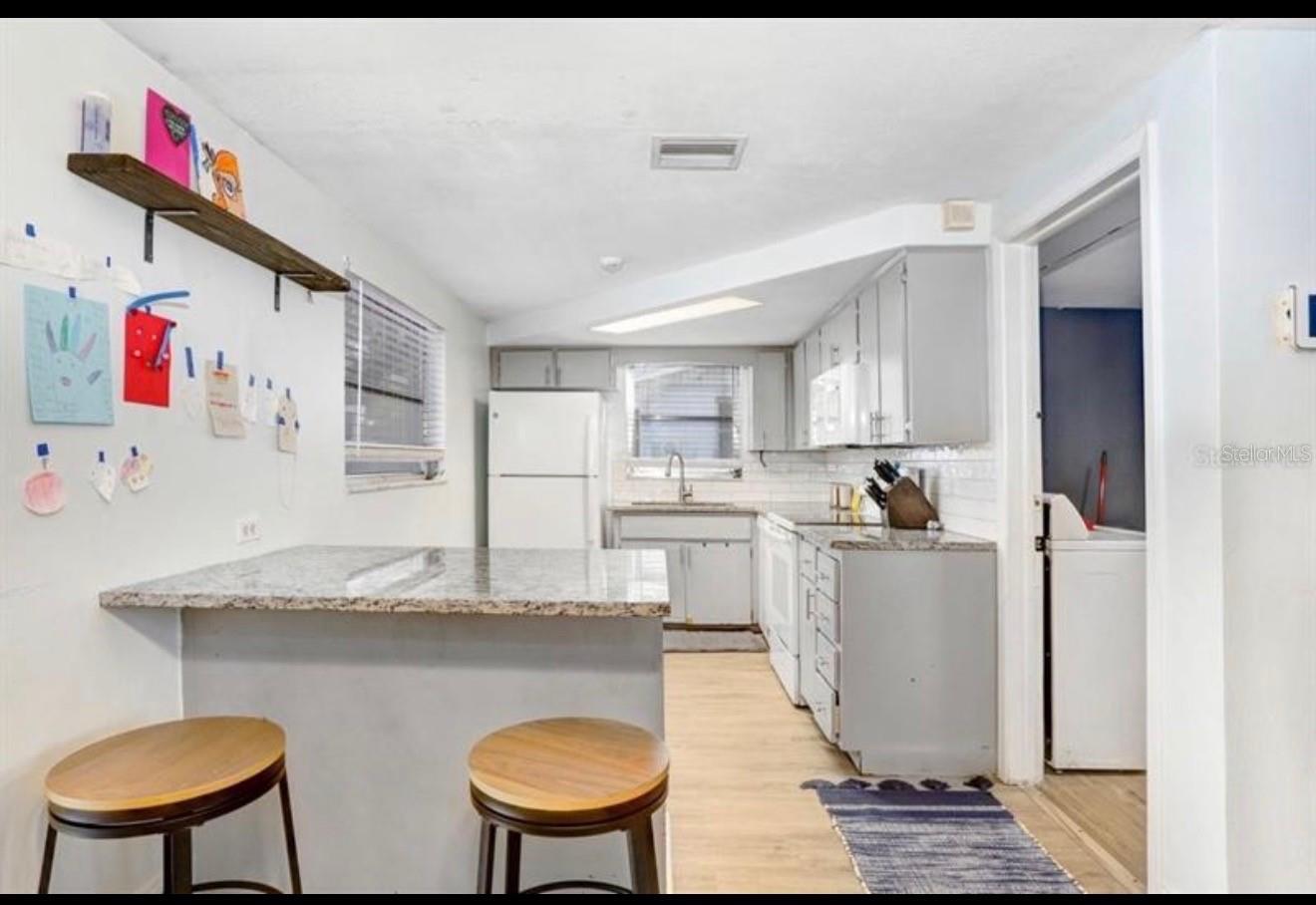 Image 4 of 18 For 9040 Lunar Lane