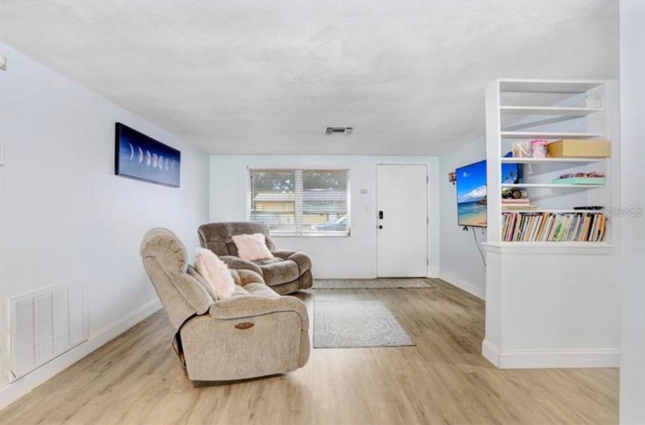 Image 6 of 18 For 9040 Lunar Lane