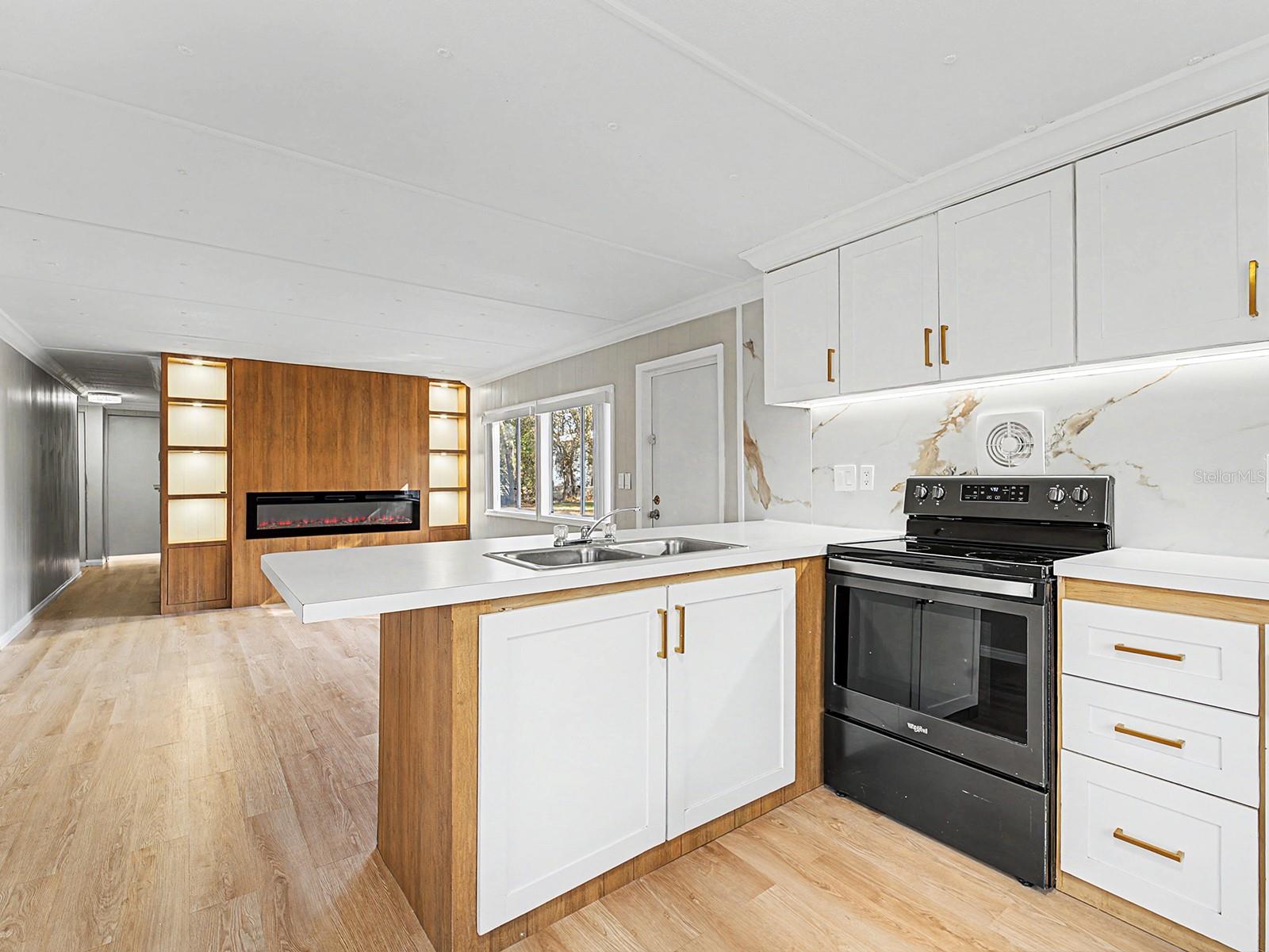 Image 11 of 58 For 18024 Drayton Street