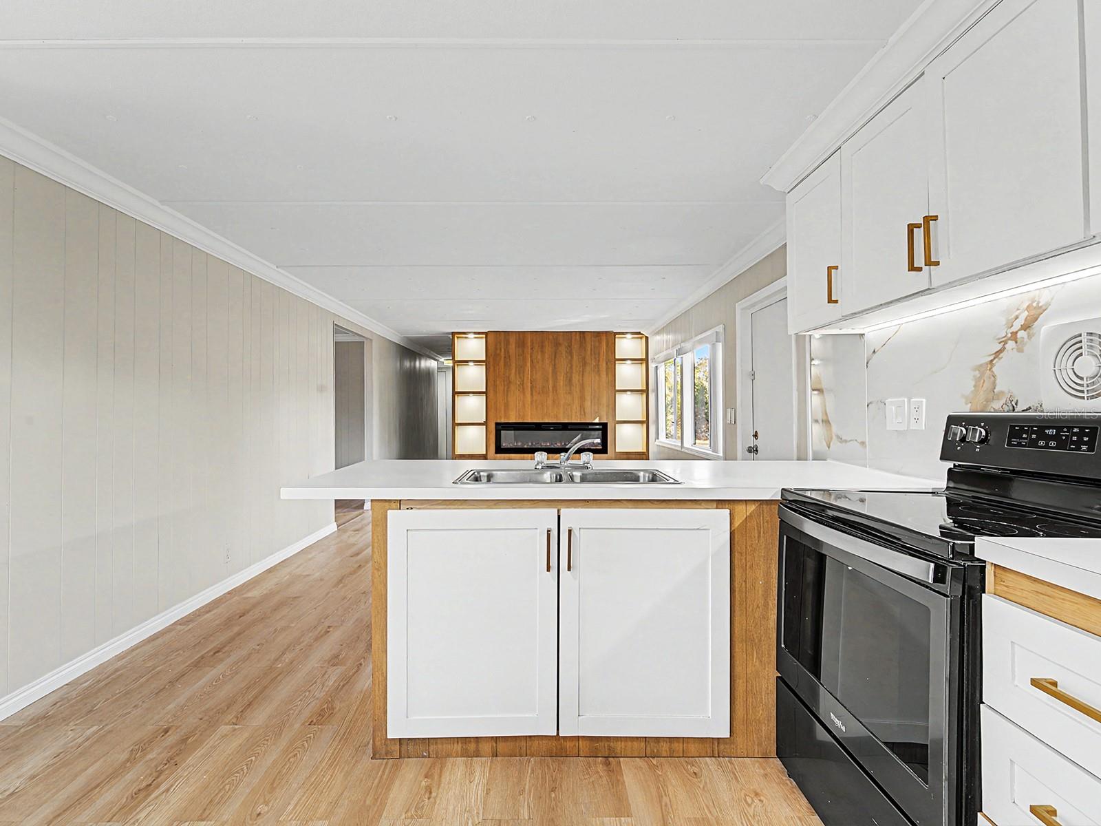 Image 7 of 58 For 18024 Drayton Street