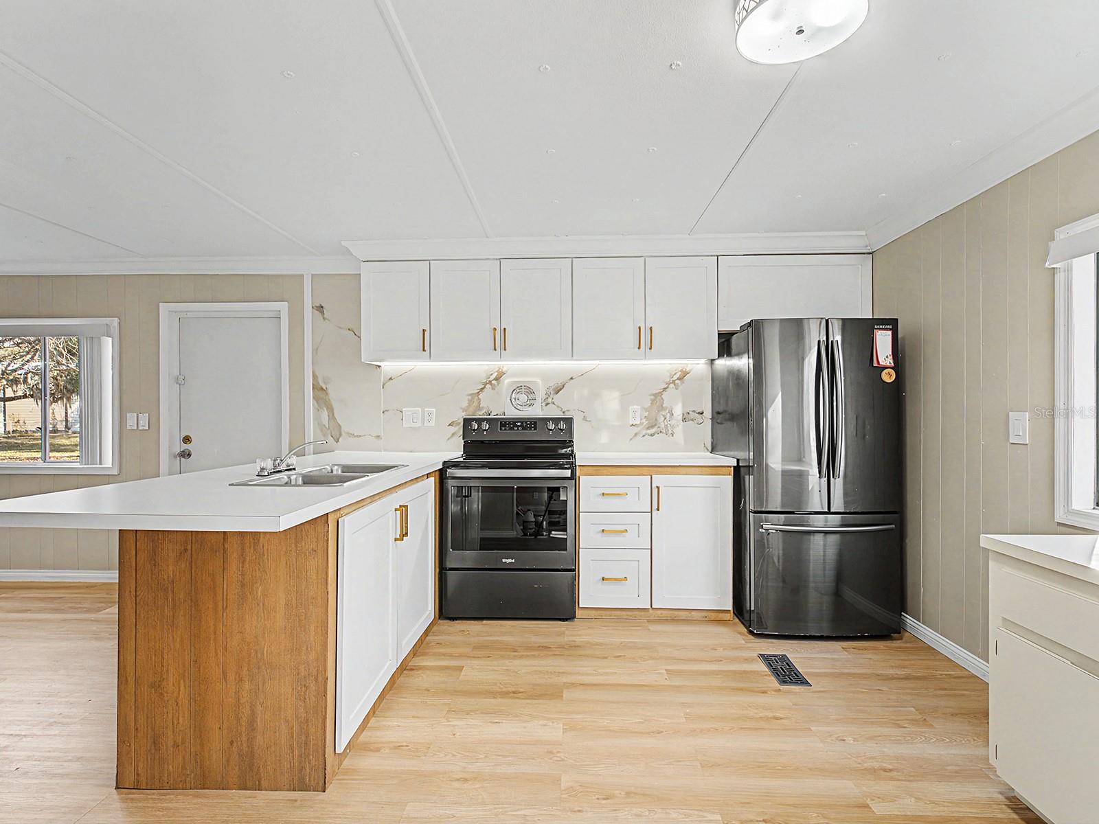 Image 8 of 58 For 18024 Drayton Street