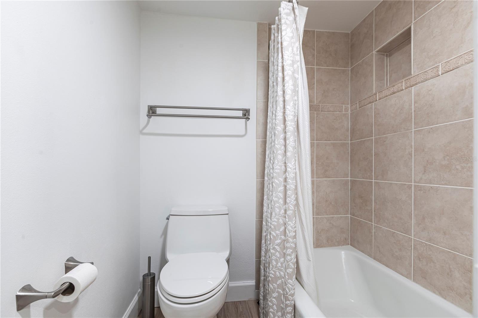 Image 19 of 21 For 6026 Peppertree Way 221a