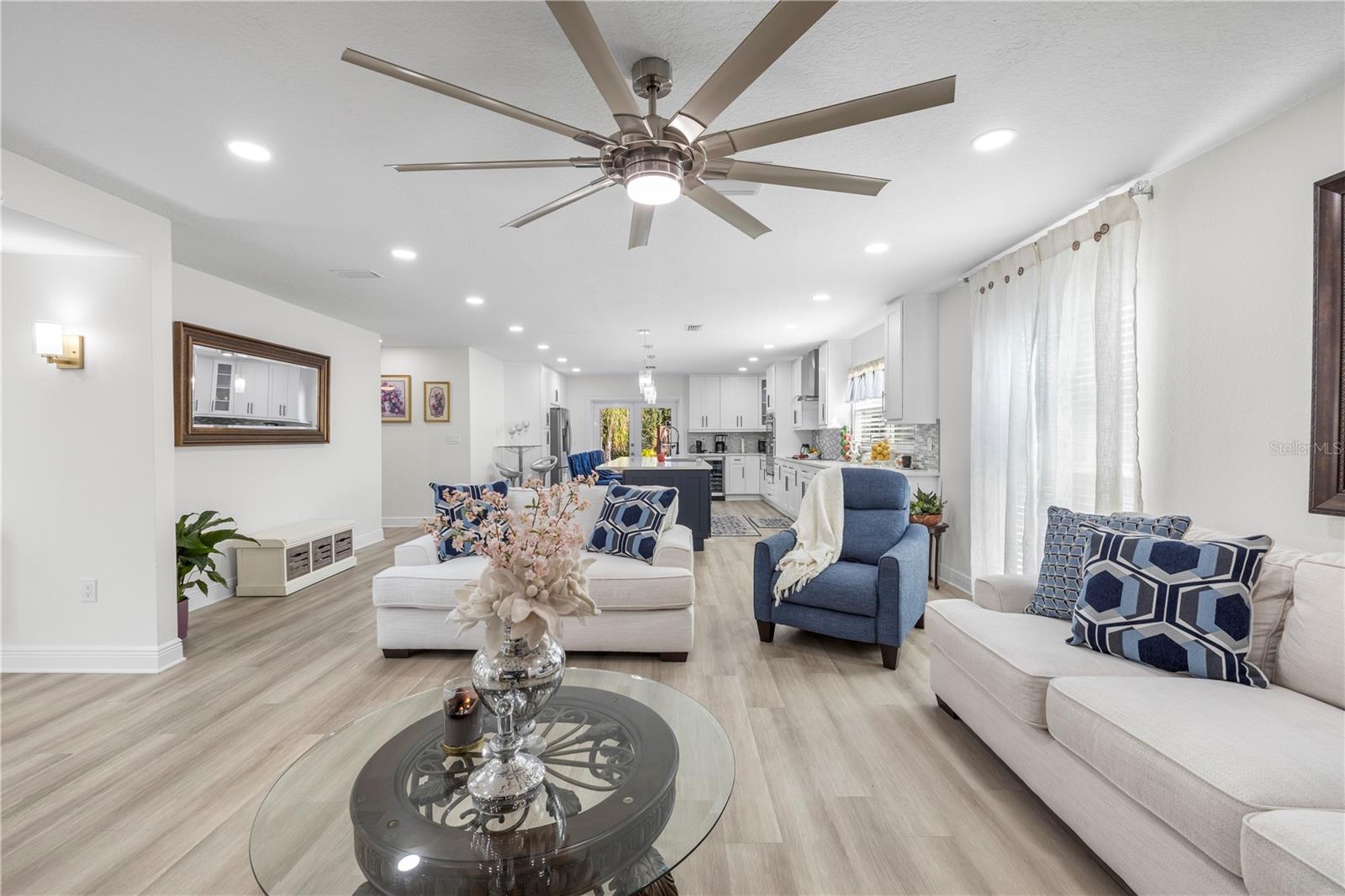 Listing photo id 8 for 7505 Rustic Drive