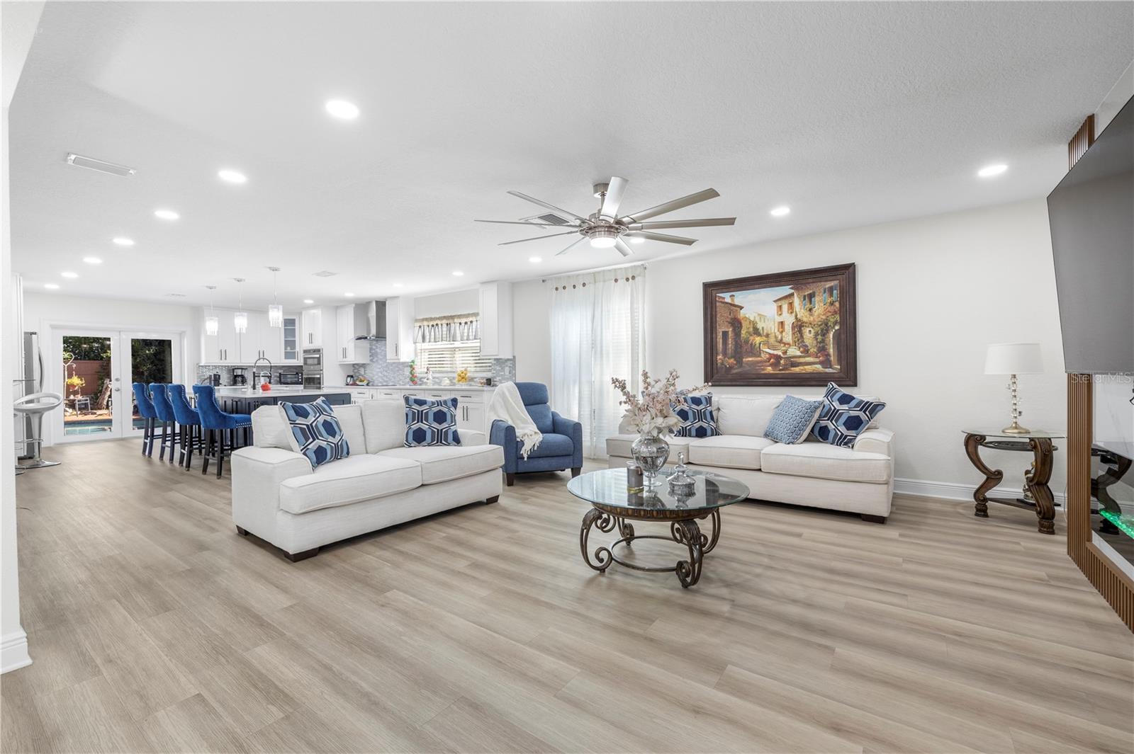 Listing photo id 9 for 7505 Rustic Drive