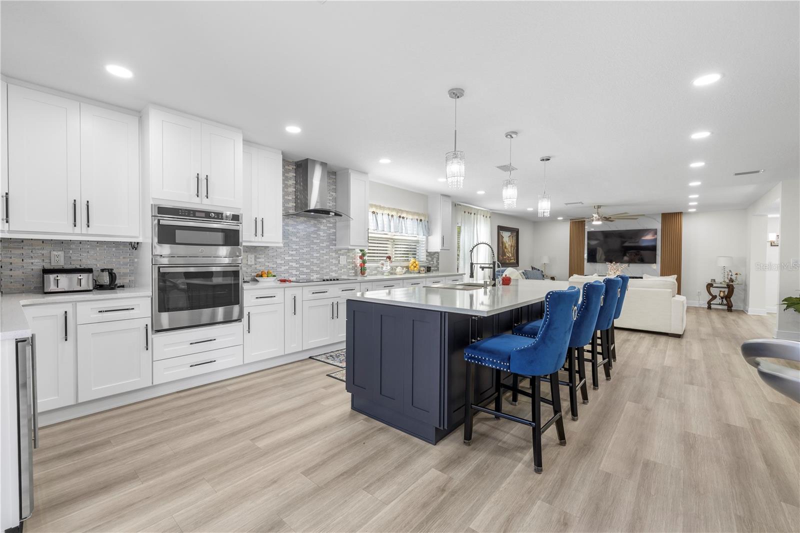 Listing photo id 12 for 7505 Rustic Drive