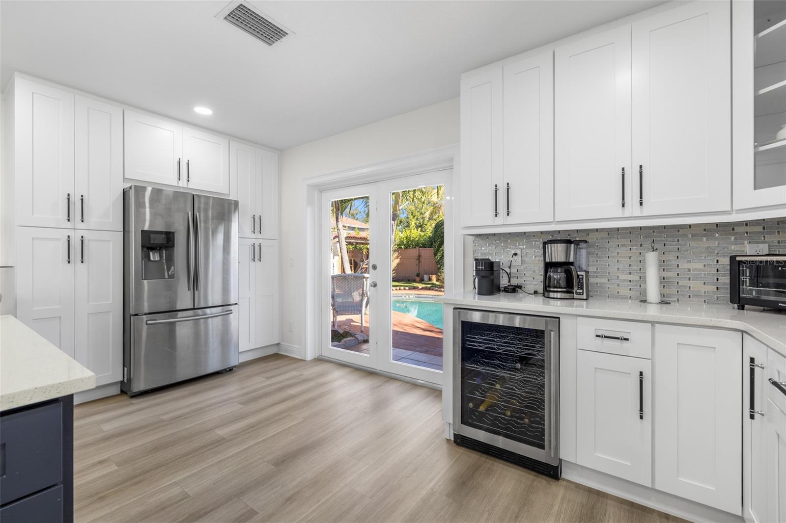 Listing photo id 17 for 7505 Rustic Drive