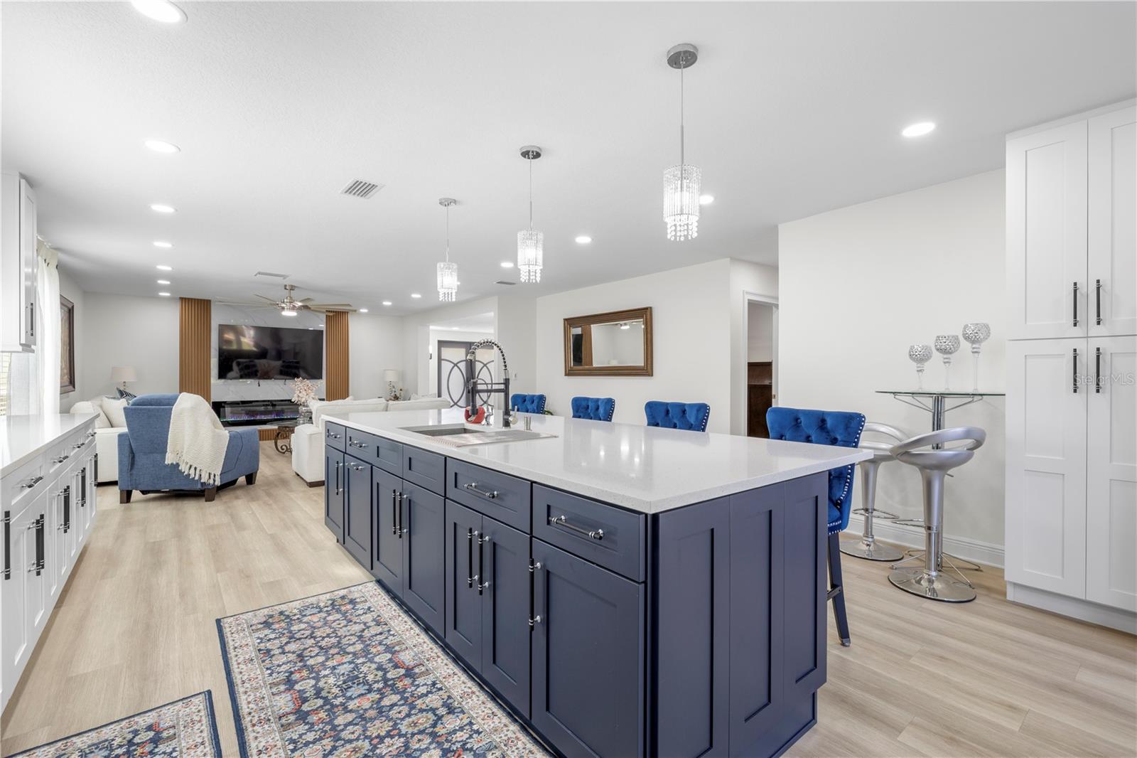 Listing photo id 19 for 7505 Rustic Drive