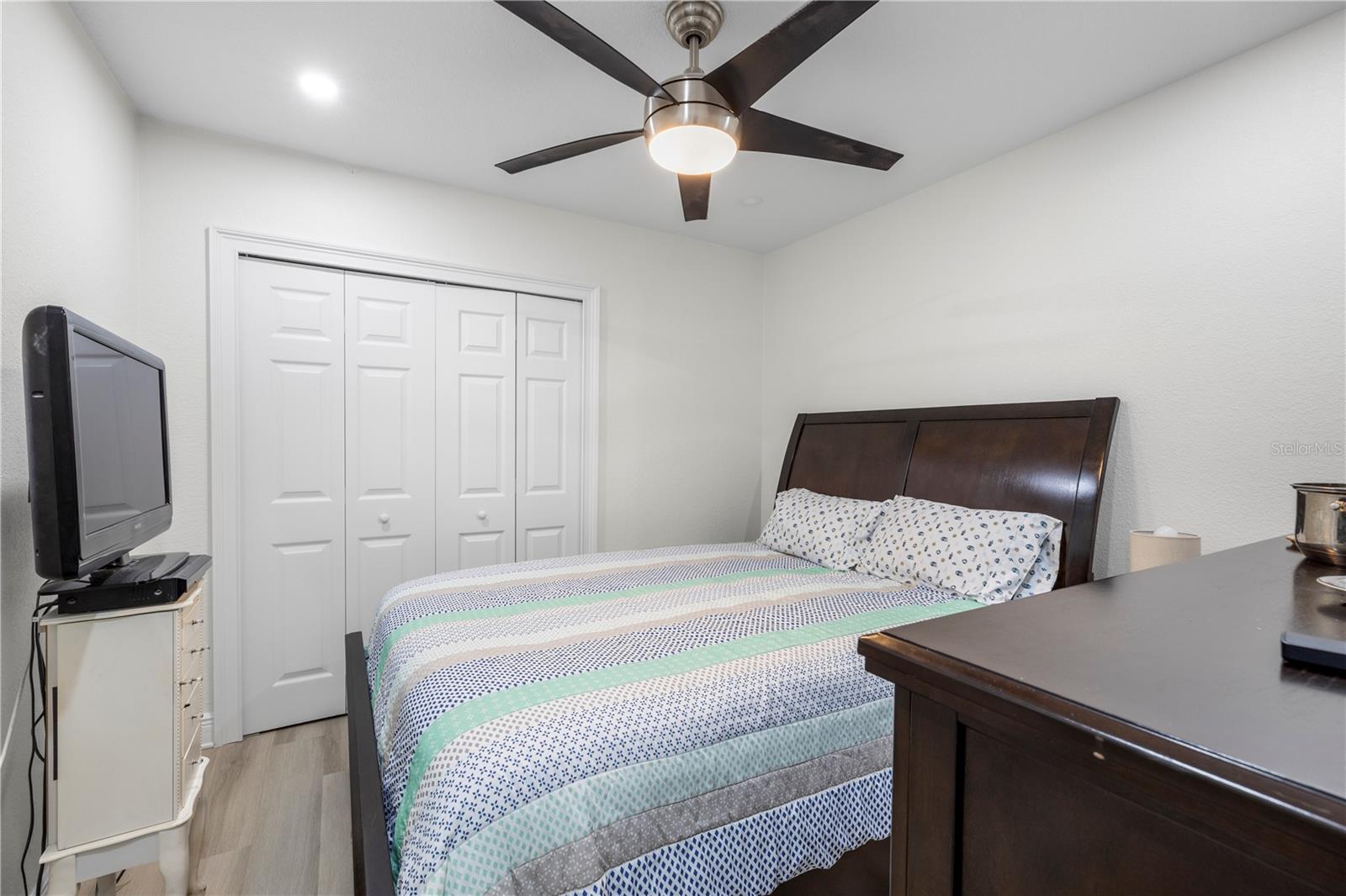 Listing photo id 21 for 7505 Rustic Drive