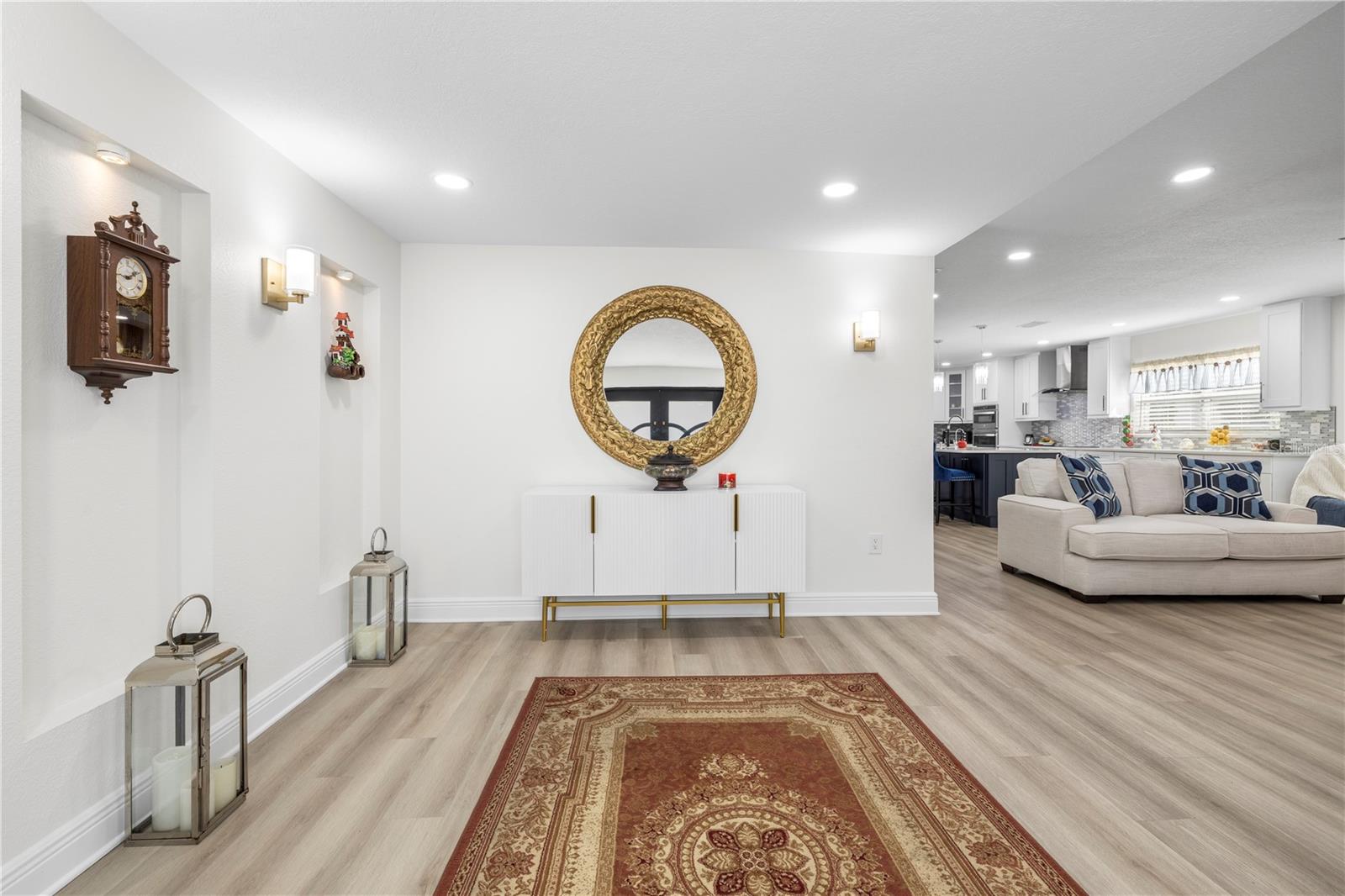 Listing photo id 3 for 7505 Rustic Drive