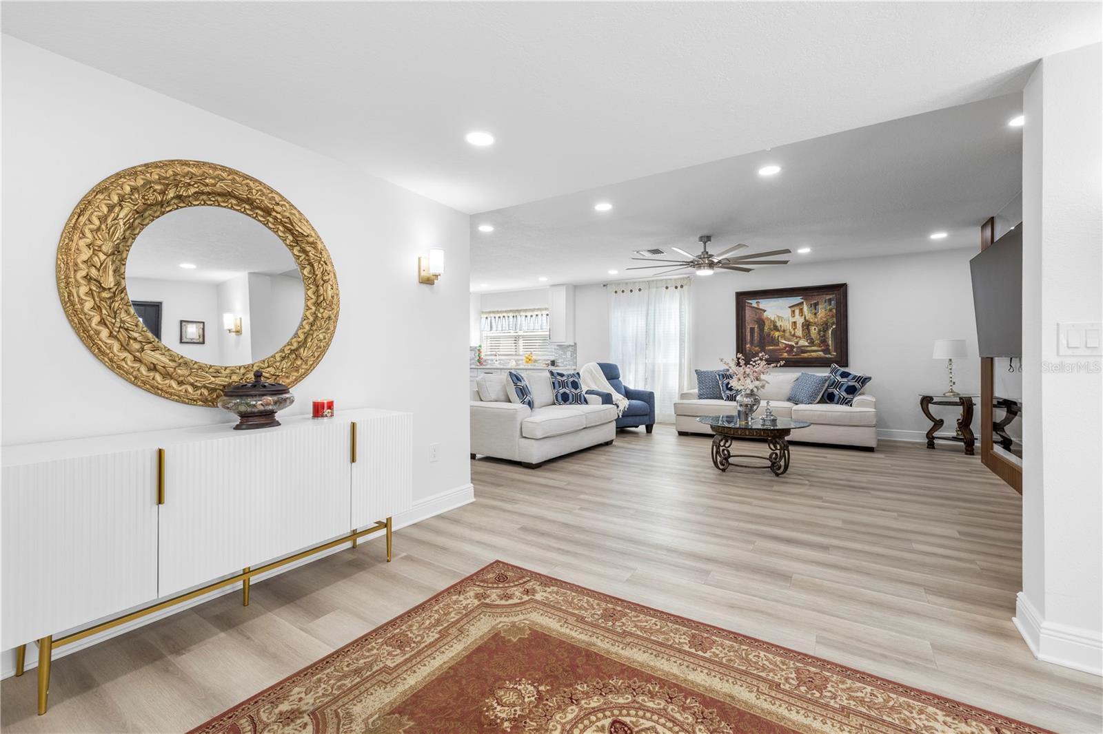 Listing photo id 4 for 7505 Rustic Drive