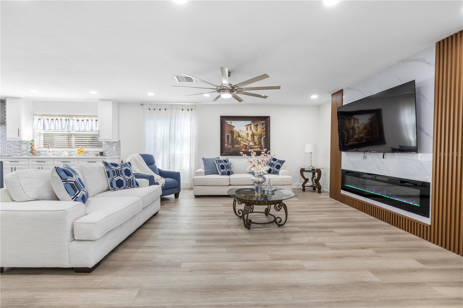 Listing photo id 5 for 7505 Rustic Drive