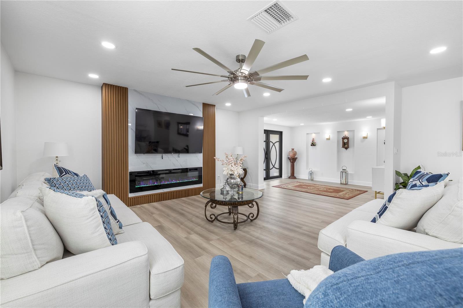 Listing photo id 7 for 7505 Rustic Drive