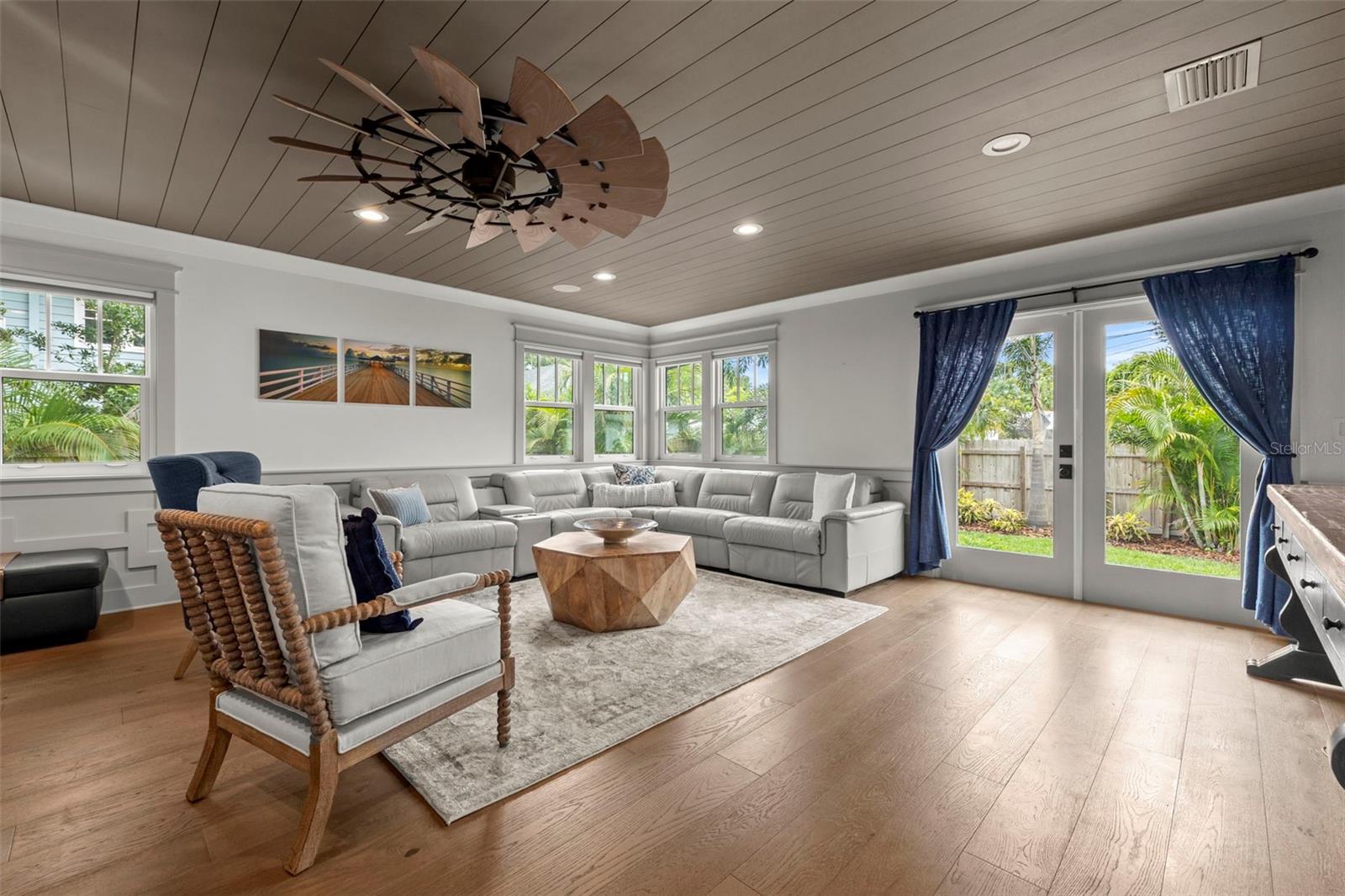 Image 19 of 47 For 2420 14th Street N