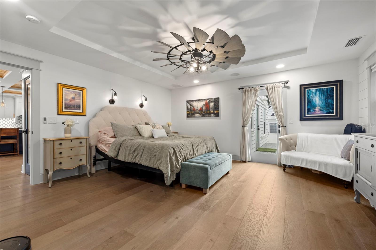 Image 23 of 47 For 2420 14th Street N