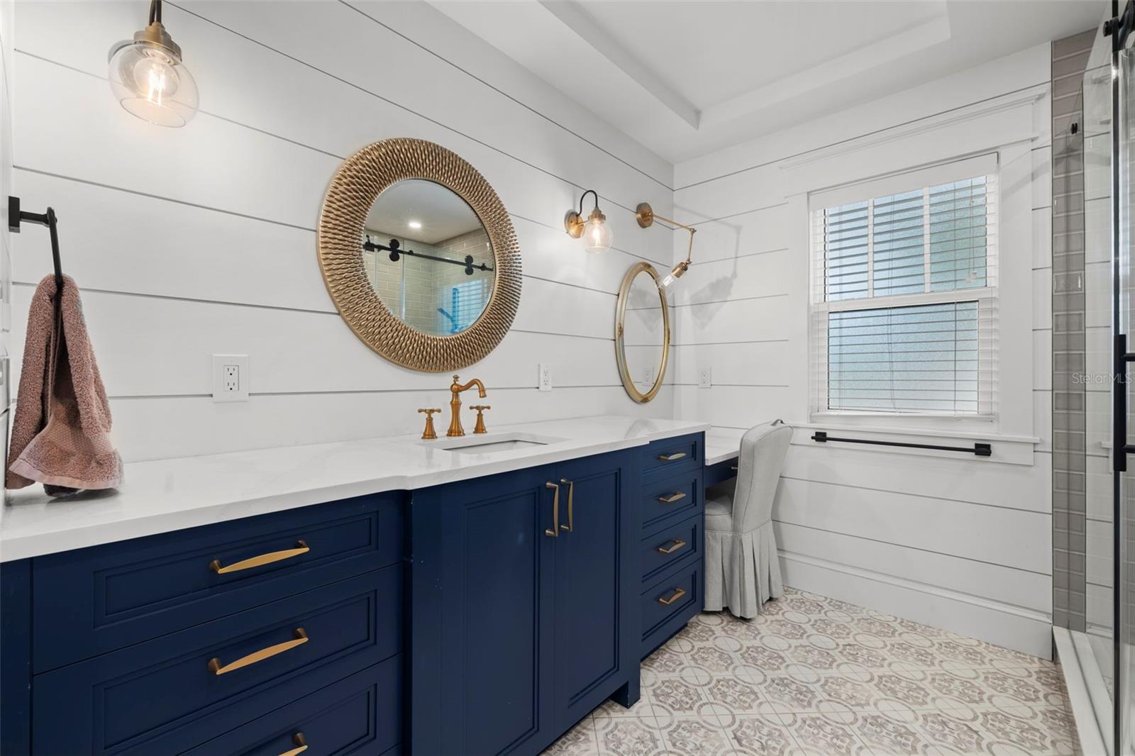 Image 24 of 47 For 2420 14th Street N