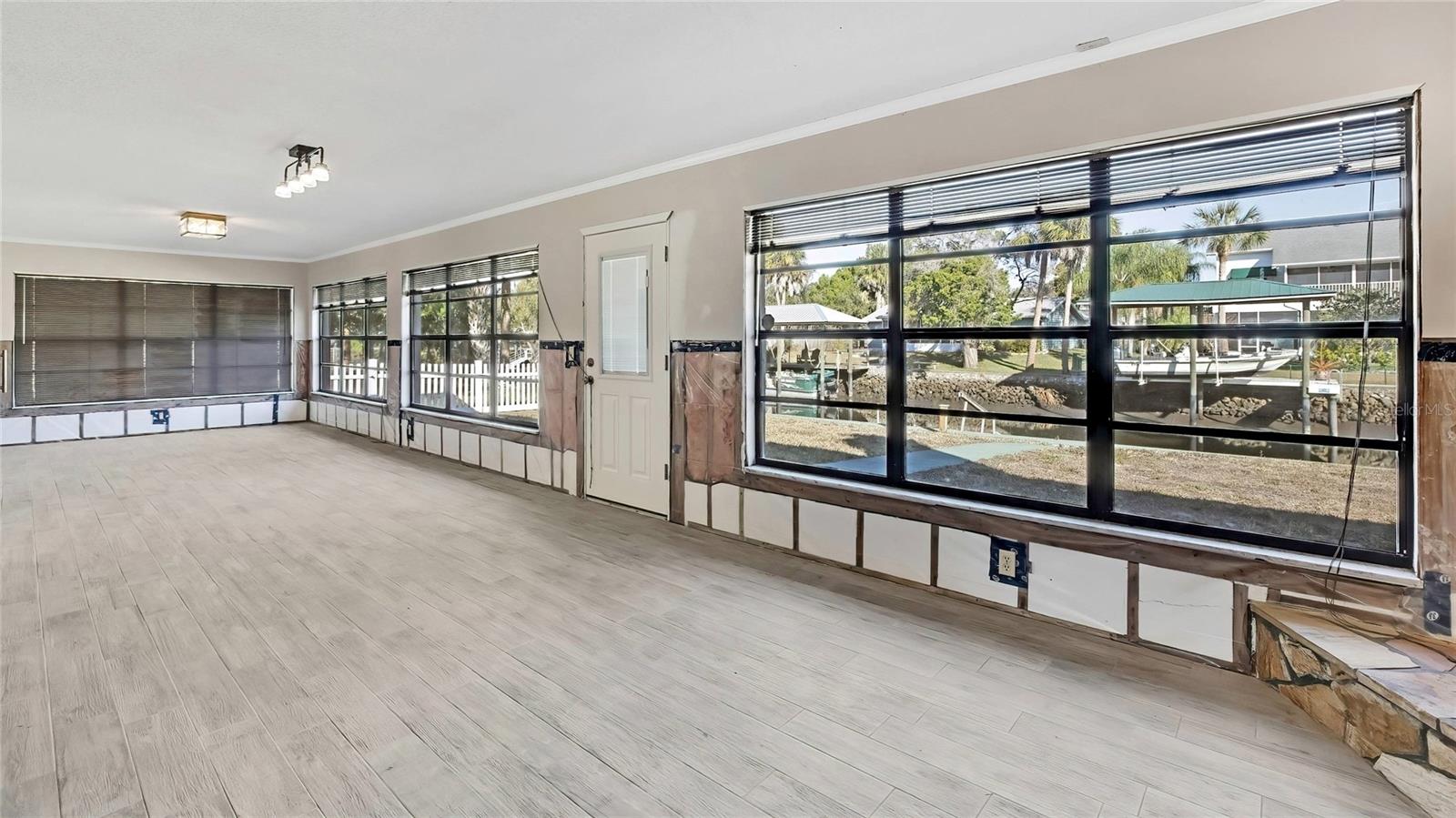 Image 38 of 67 For 11291 Coral Court