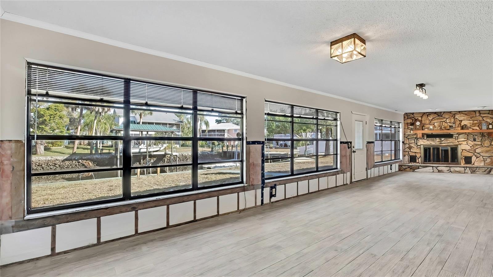 Image 40 of 67 For 11291 Coral Court