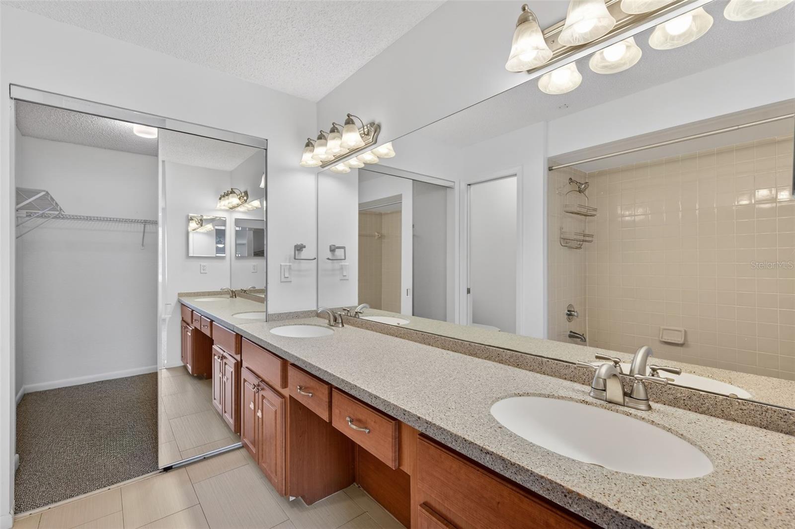 Image 25 of 75 For 484 Santa Cruz Place Ne G