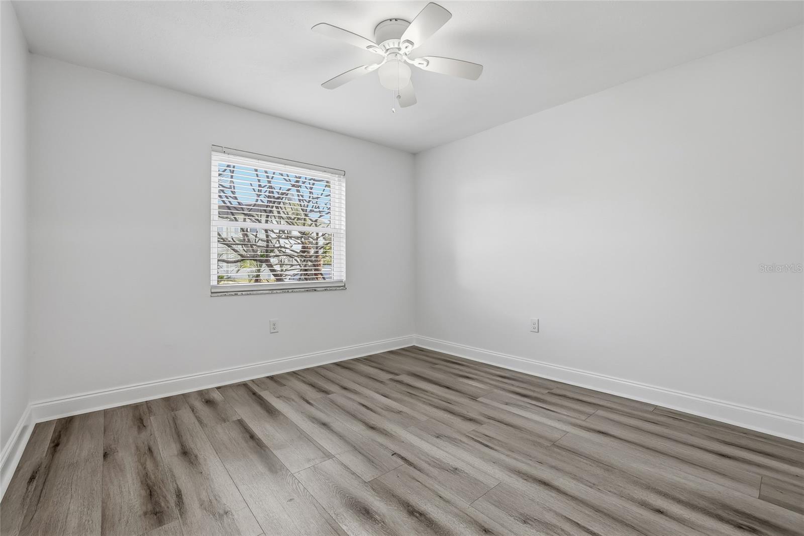 Image 27 of 70 For 379 Mcmullen Booth Road 75