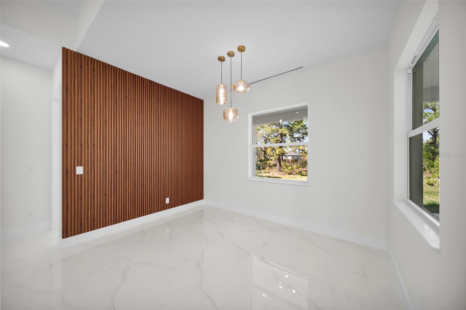 Image 14 of 54 For 27376 Notre Dame Boulevard