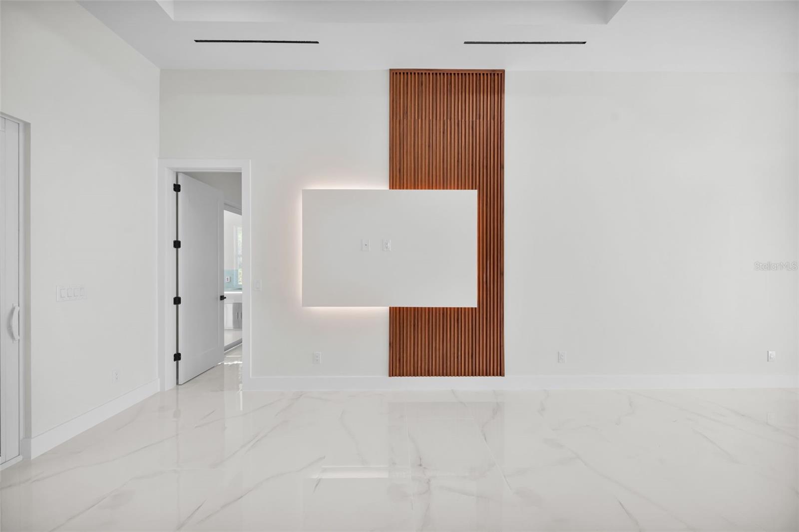 Image 15 of 54 For 27376 Notre Dame Boulevard