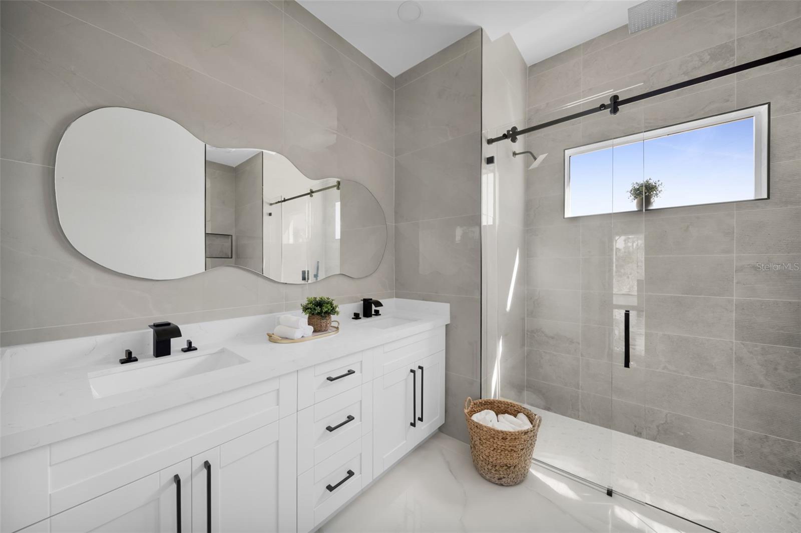 Image 26 of 54 For 27376 Notre Dame Boulevard