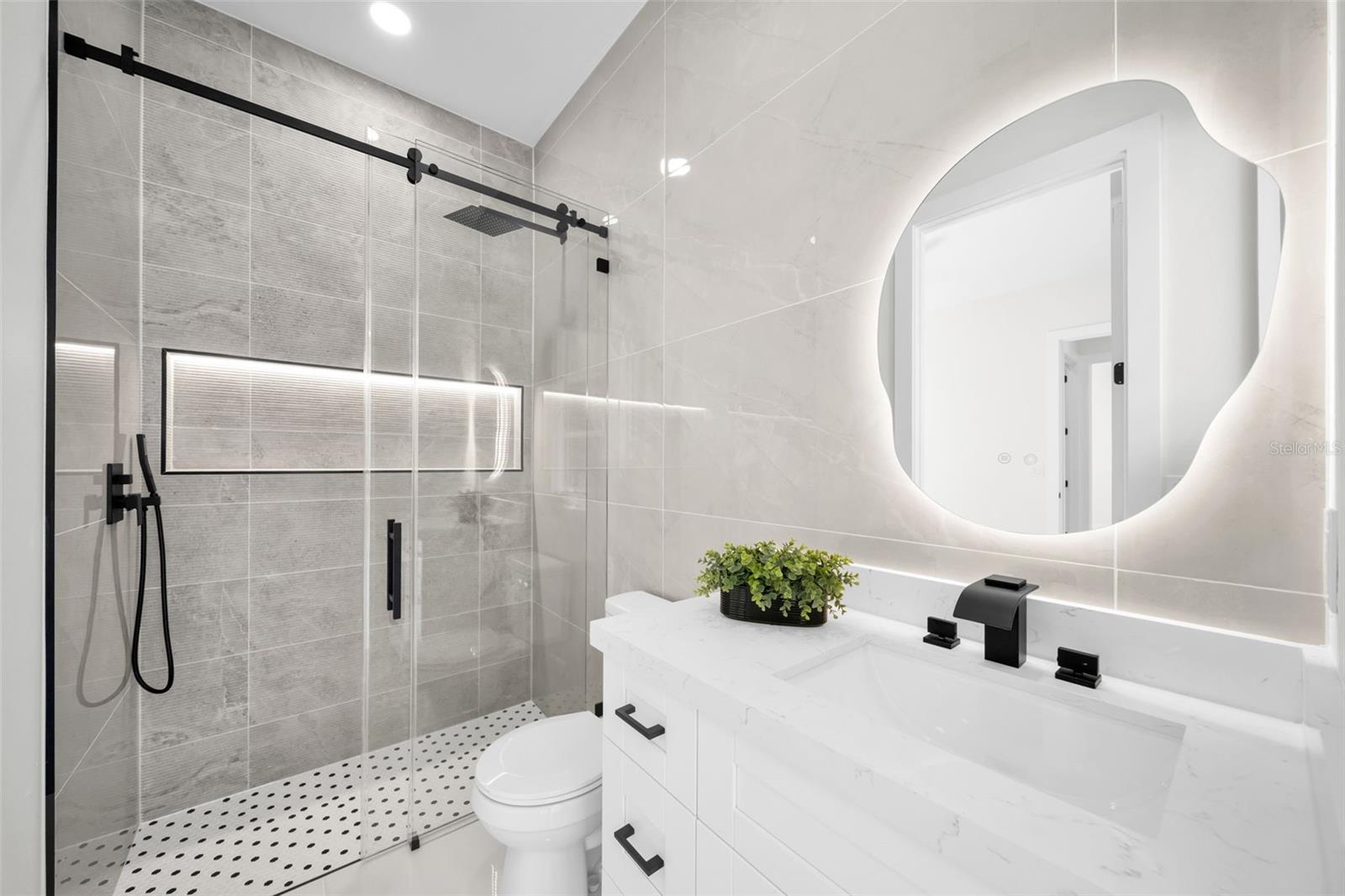 Image 40 of 54 For 27376 Notre Dame Boulevard