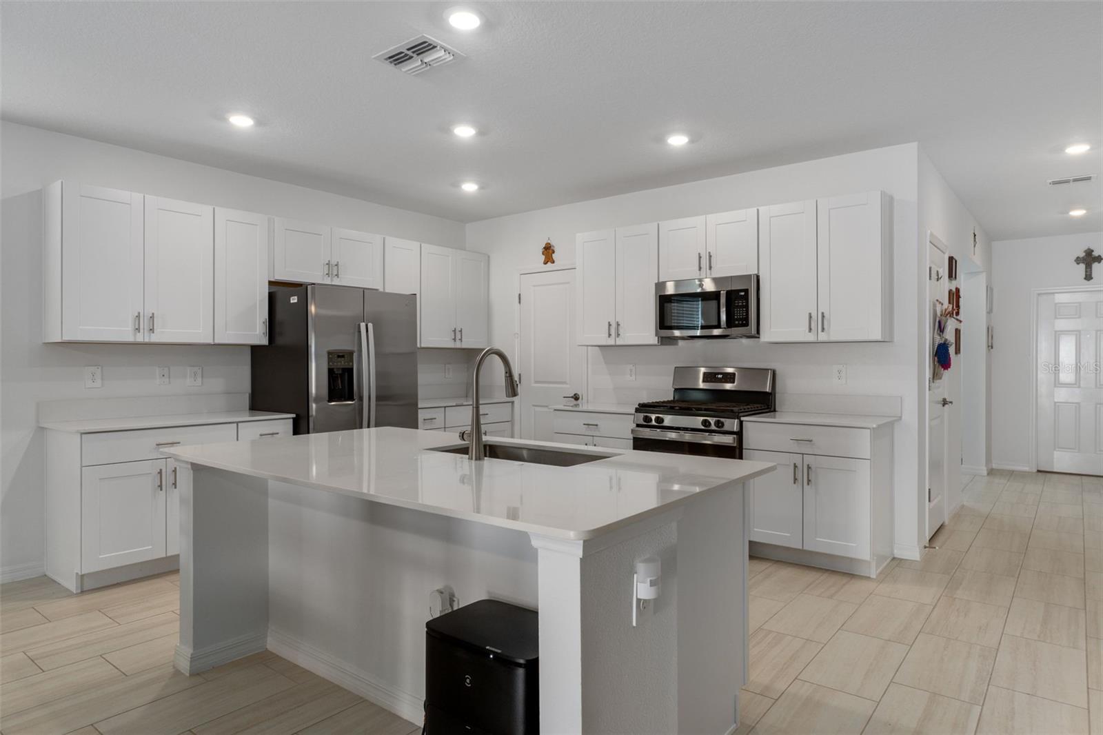 Image 16 of 59 For 22169 Calisto Way