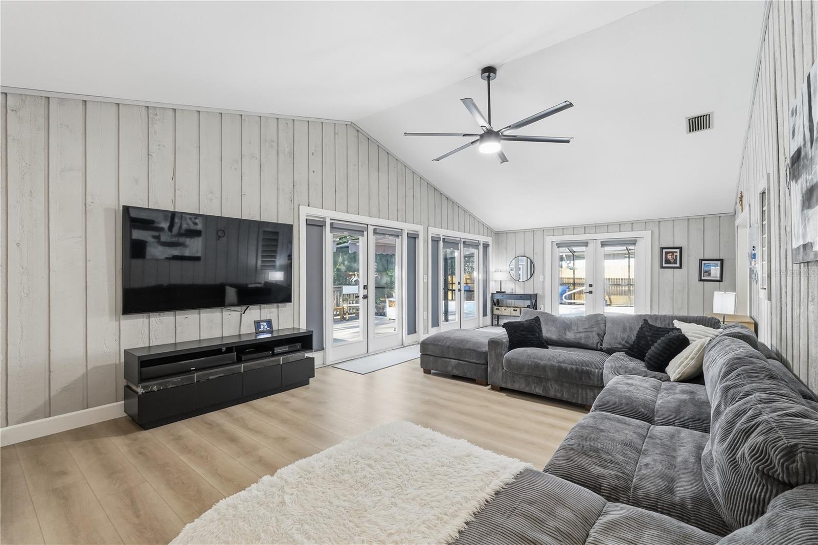 Image 10 of 31 For 49 Valencia Circle