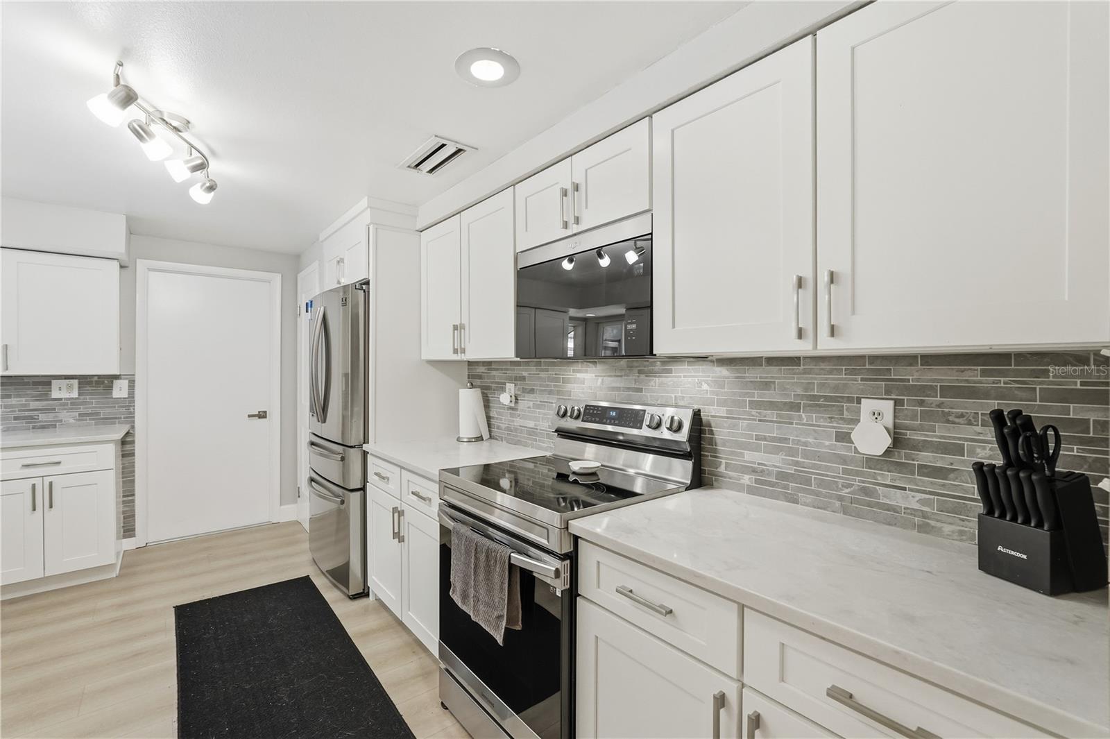 Image 7 of 31 For 49 Valencia Circle