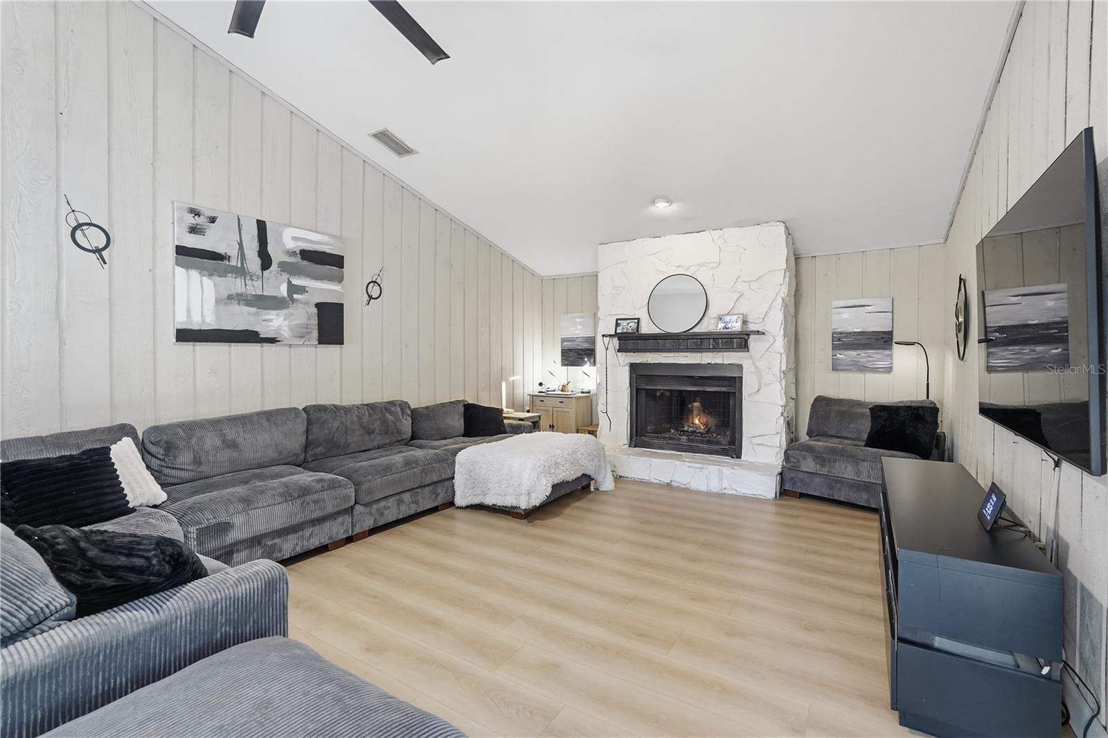 Image 9 of 31 For 49 Valencia Circle