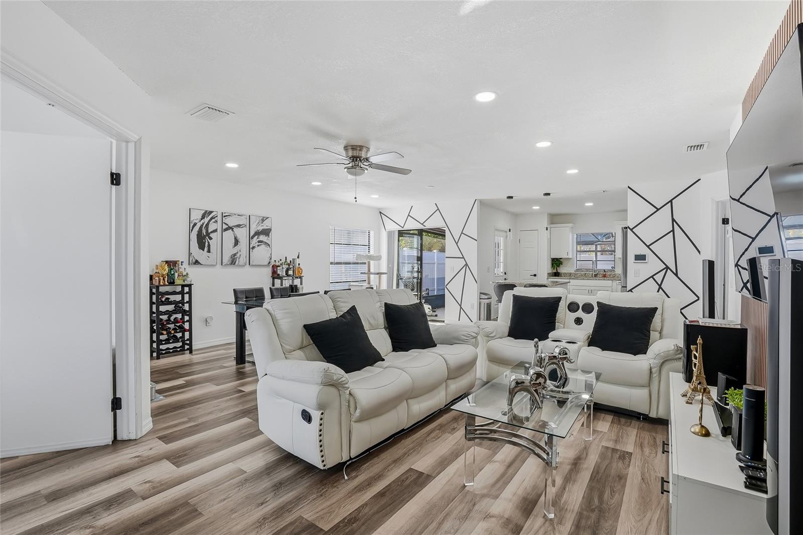 Image 7 of 47 For 9209 Camino Villa Boulevard