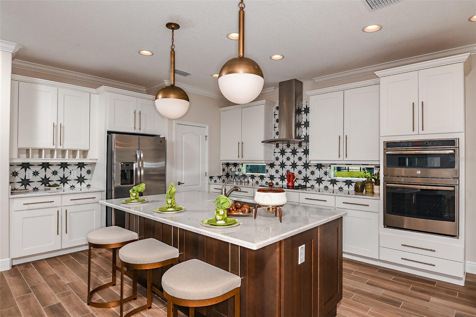 Listing photo id 2 for 18460 Purple Creek Lane