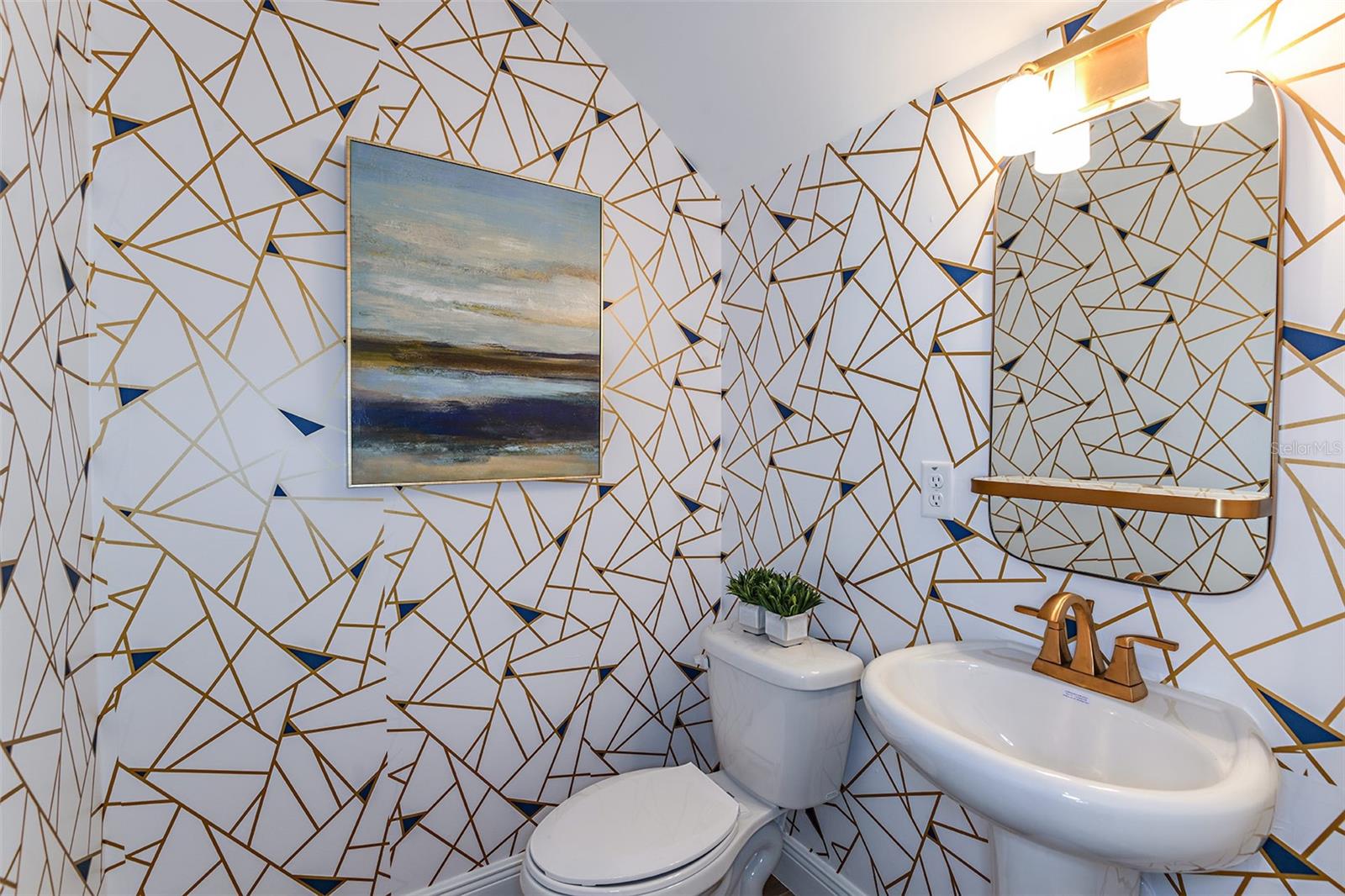 Listing photo id 7 for 18460 Purple Creek Lane