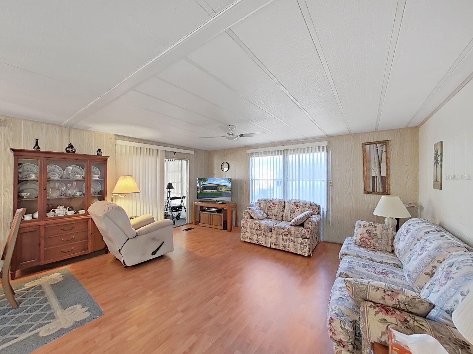 Image 5 of 20 For 12501 Ulmerton Road 140