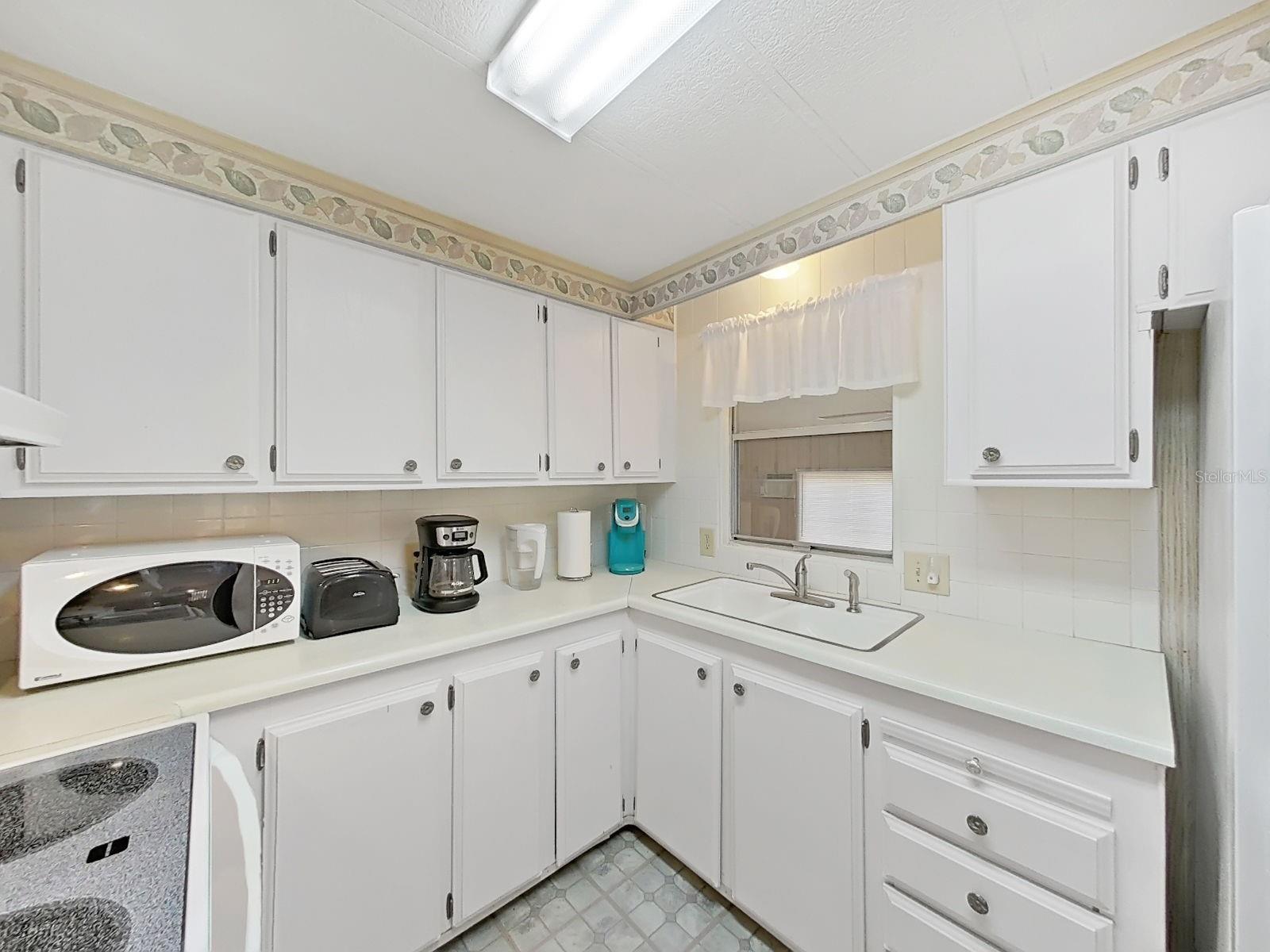 Image 9 of 20 For 12501 Ulmerton Road 140